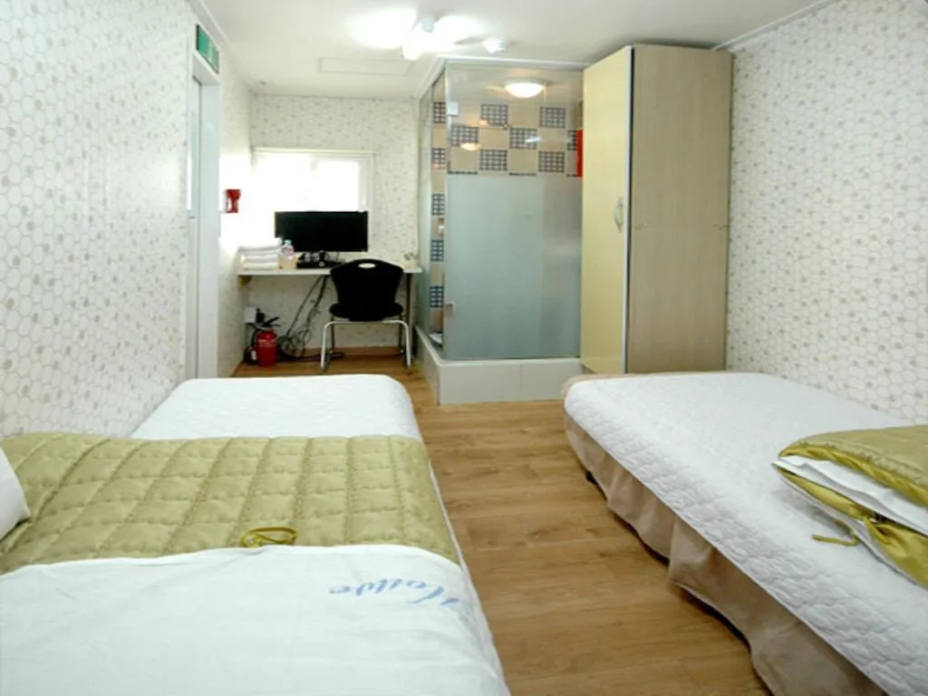 Vestin Residence Myeongdong Seoul 2*,